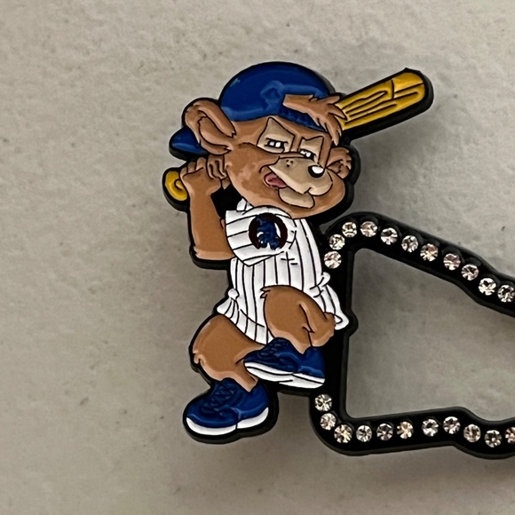 New Era Chicago Cubs Clark  Mascot Pin Brooch Baseball Pins Streetwear Hat - Picture 2 of 6